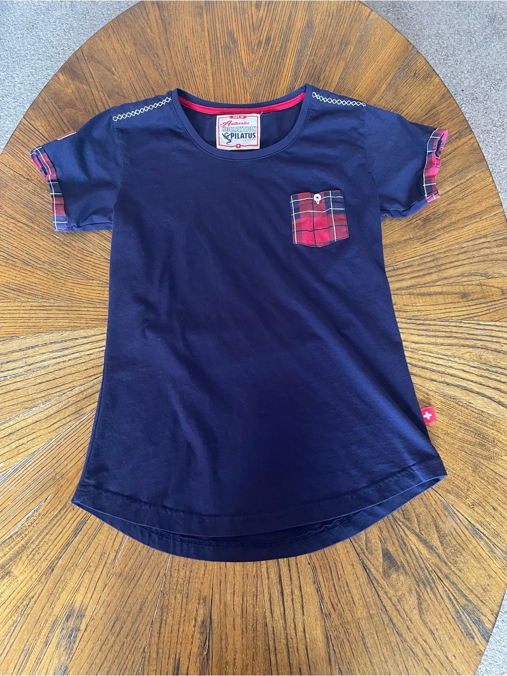 Kollektion Pilatus Luzern Navy Short Sleeve Tee with Red Plaid Pocket